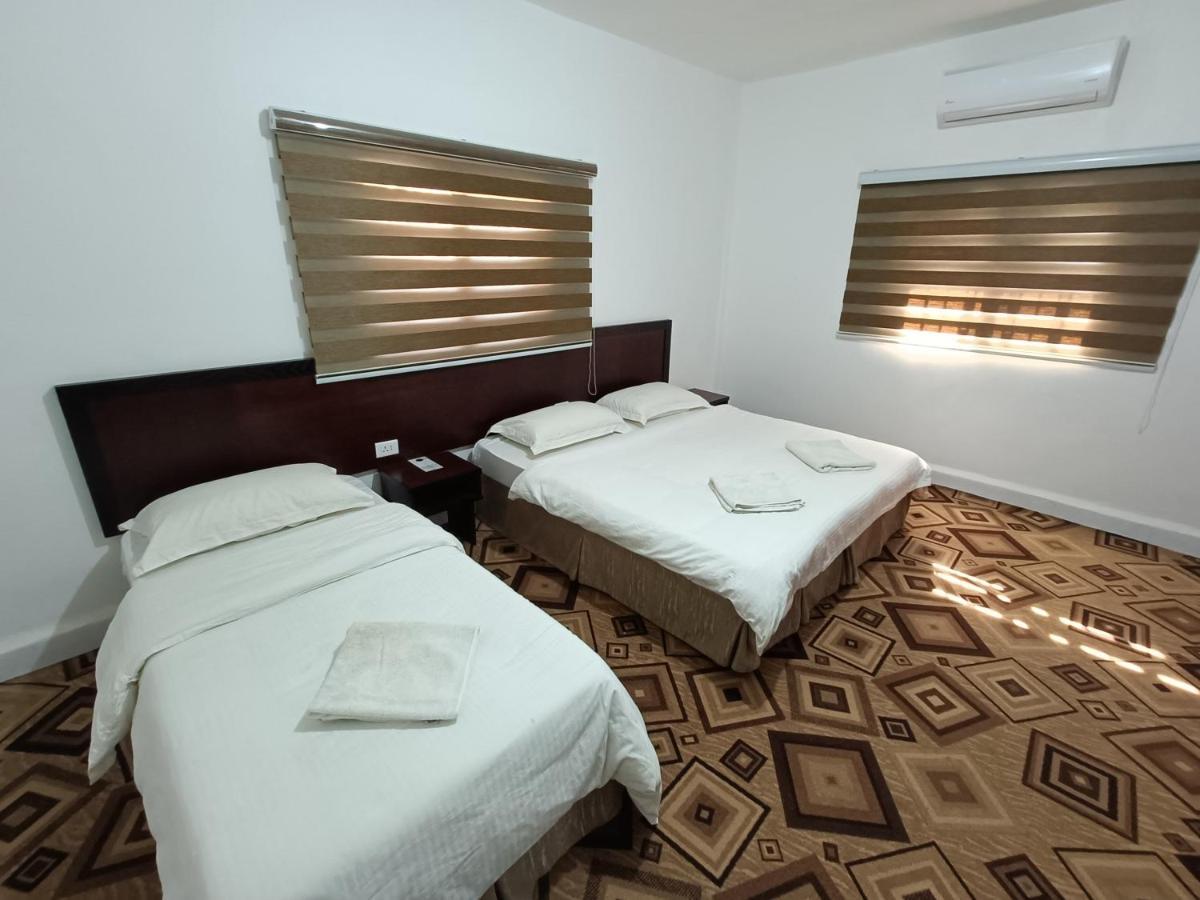 Happy Night Hostel Wadi Musa Buitenkant foto