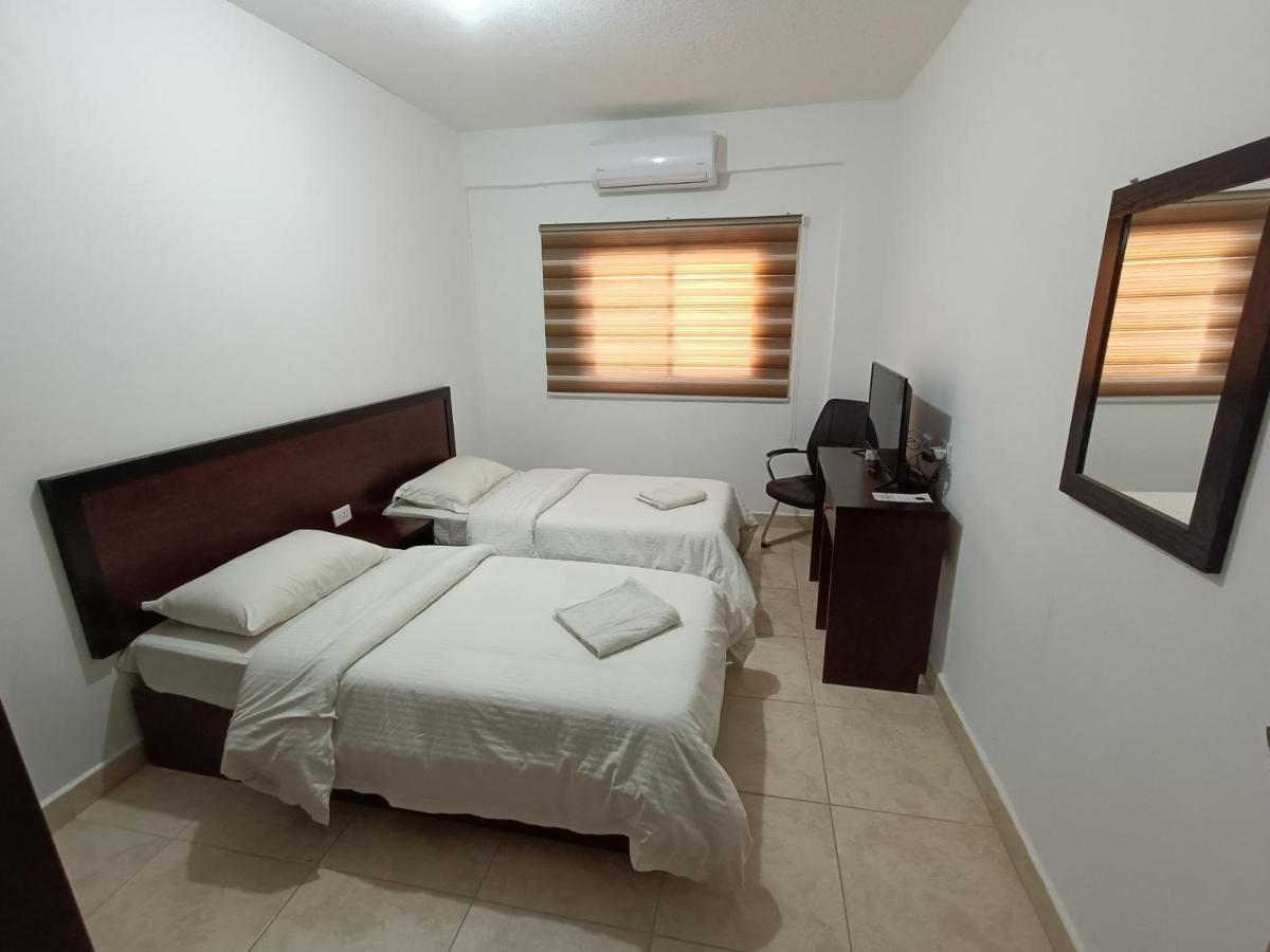 Happy Night Hostel Wadi Musa Buitenkant foto