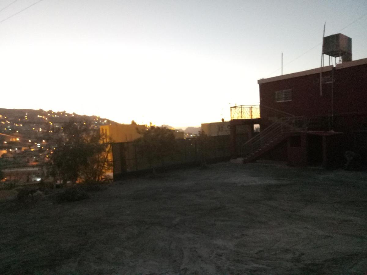 Happy Night Hostel Wadi Musa Buitenkant foto